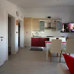 Apartma Lew, * Изола