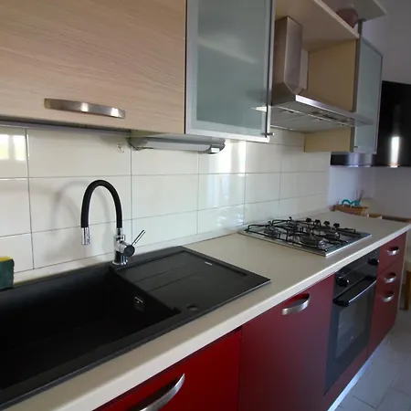 Apartma Lew, *