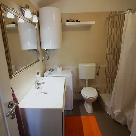 Apartma Lew, * Izola