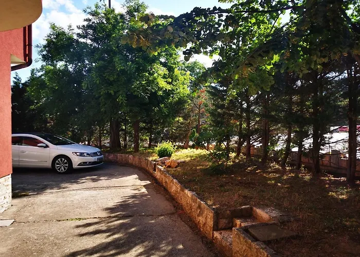 アパート Apartma Lew, *