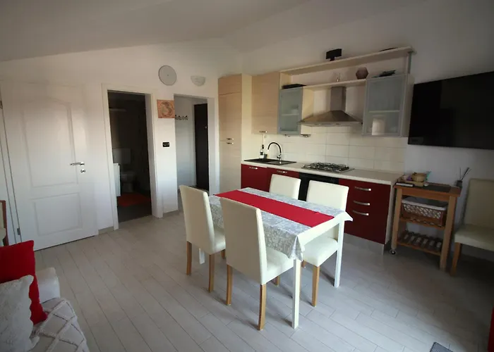 Apartma Lew, アパート *